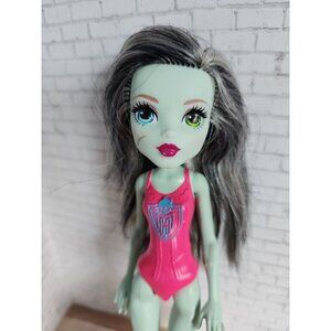 Mattel 2015 Monster High Ghoul Spirit Frankie Stein Cheerleader Fashion Doll